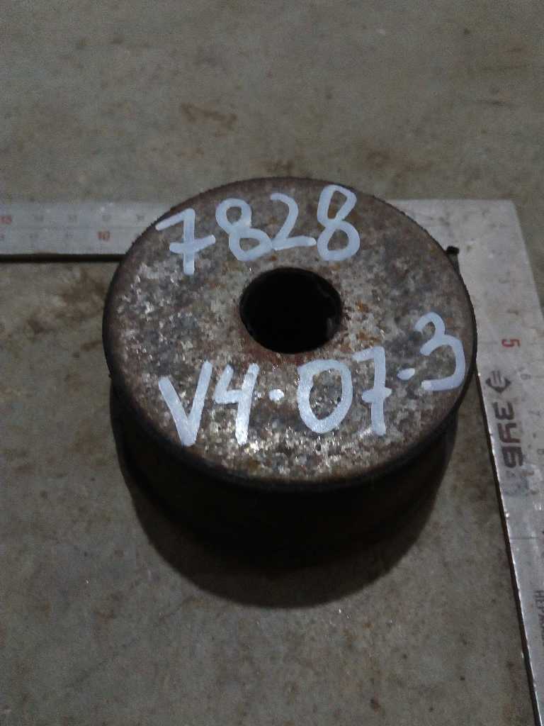 подушка двигателя передняя D13 б/у - 1